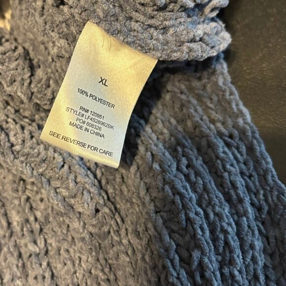 Olive + Oak Blue and White Oversized Cropped Sweater Women's Size XL Polyester - Picture 7 of 7